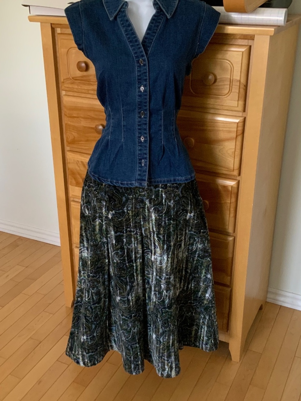 Made in Italy pleated skirt, size 38, machine washable